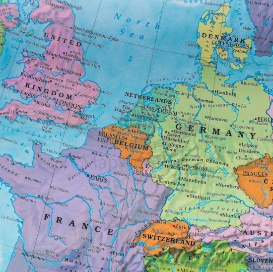 Europa 1:6 000 000. Mapa polityczna w wersji do wpinania wydawnictwa Freytag & Berndt. Fragment 2