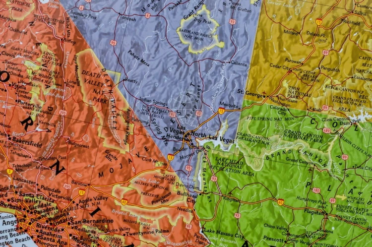 USA / Stany Zjednoczone 1:2 815 000. Arkusz, mapa ścienna, ozdobna. Producent: National Geographic. Fragment 3