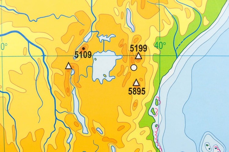 Świat ukształtowanie powierzchni 1:19 000 000. Mapa ścienna ogólnogeograficzna (fizyczna) / do ćwiczeń. Strona konturowa - fragment 5