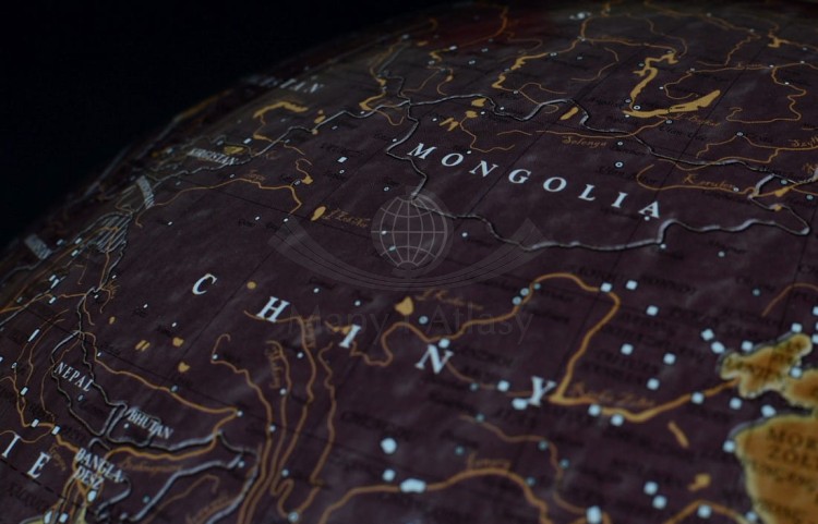 Globus żaglowce świata o średnicy 42 cm na drewnianej, wysokiej nodze. Podświetlany. Fragment 2
