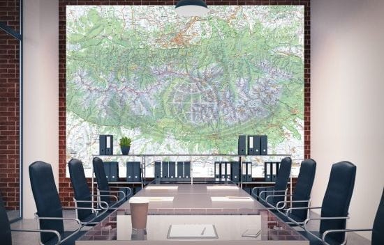Tatry Polskie i Słowackie. Mapa ścienna turystyczna w formie tapety XL wydawnictwa EKO-GRAF. Przykład aranżacji 3