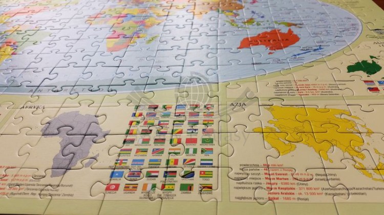 Puzzle dla dzieci mapa polityczna świata 260 elementów. Fragment