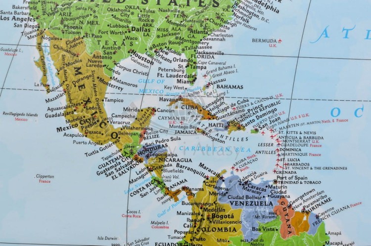 Świat 1:42 334 000. Mapa polityczna Explorer w ramie drewnianej. Wydawnictwo: National Geographic. Fragment 2