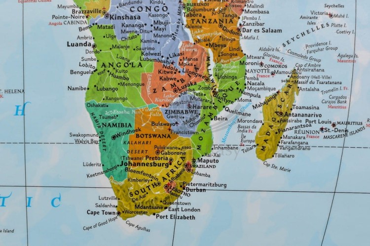 Świat 1:42 334 000. Mapa polityczna Explorer w ramie drewnianej. Wydawnictwo: National Geographic. Fragment 4