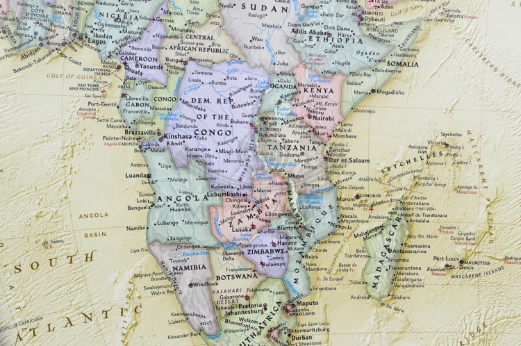 Świat. Półkule. Mapa ozdobna w wersji magnetycznej. Wydawnictwo: National Geographic. Fragment 2