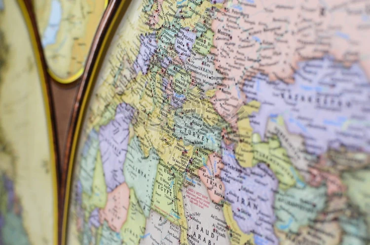 Świat. Półkule. Mapa ozdobna w wersji magnetycznej. Wydawnictwo: National Geographic. Fragment 7