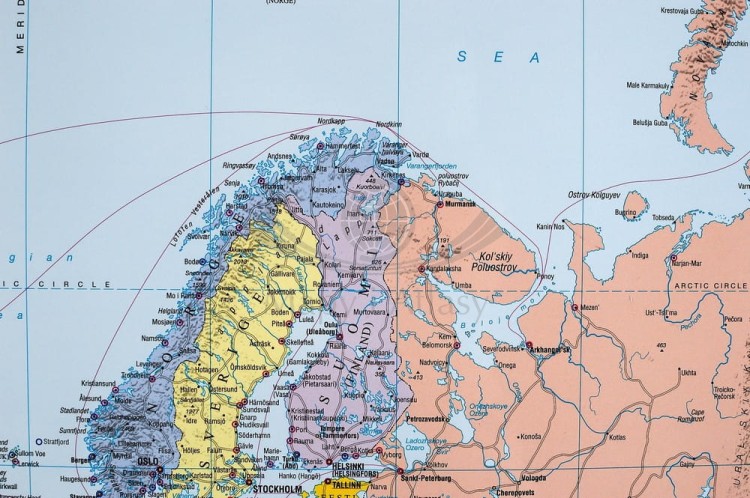Świat 1:26 000 000. Mapa polityczna z portami magnetyczna. Rama alu SLIM. Fragment 1