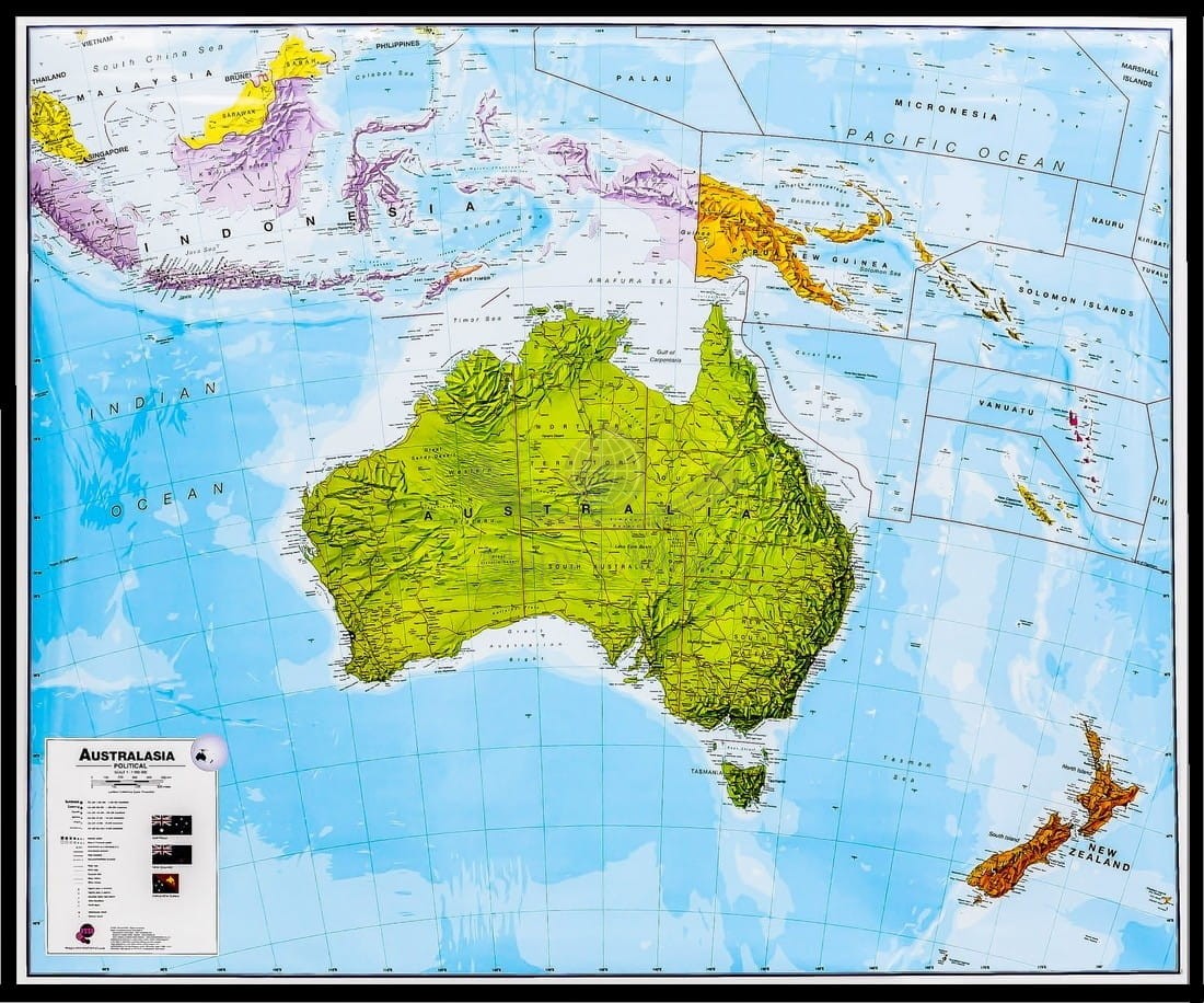 Australia 1:7 000 000. Mapa polityczna w ramie drewnianej. MI