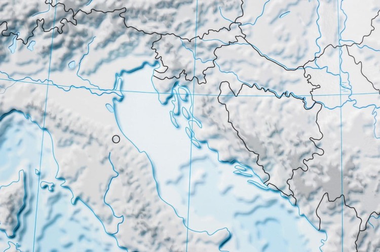 Europa 1:3 200 000. Mapa ścienna konturowa, hipsometryczna (ćwiczeniowa) wydawnictwa Meridian. Fragment 3