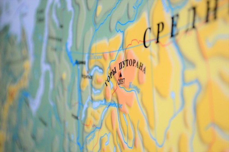 Federacja Rosyjska / Rosja 1:6 600 000. Mapa ścienna fizyczna wydawnictwa Meridian. Fragment 8