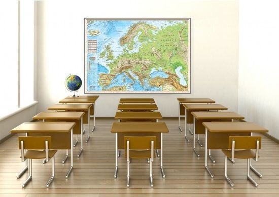 Europa 1:4 500 000. Mapa fizyczna w ramie drewnianej wydawnictwa Eko-Graf. Przykład aranżacji 2