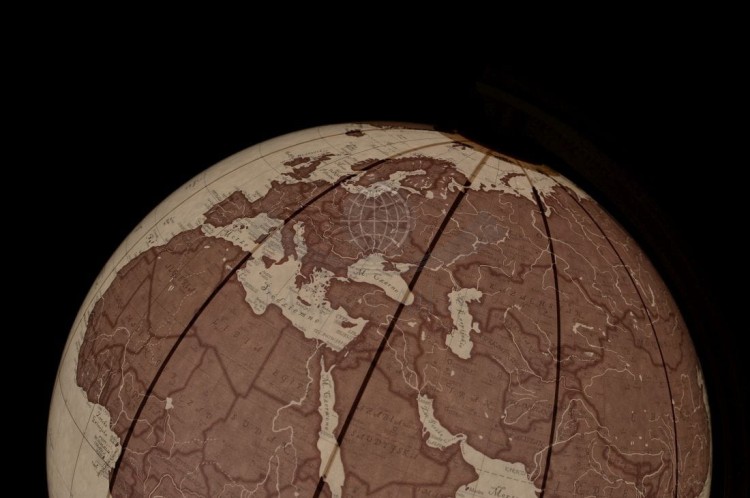 Globus antyczny 32 cm. Podświetlany. Drewniana stopka. Podświetlony - fragment 2