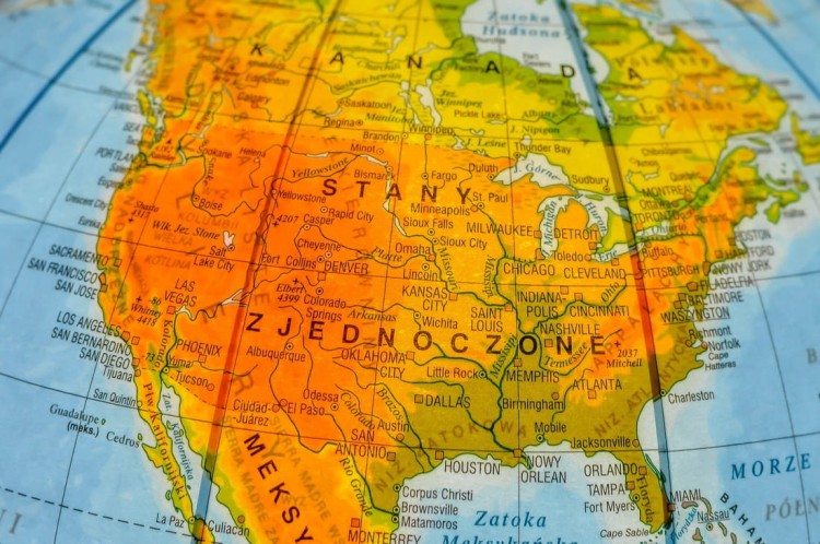 Globus polityczno-fizyczny o średnicy 25 cm wydawnictwa Zachem. Fragment 3 z mapy fizycznej