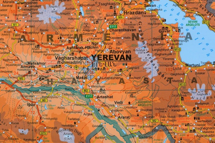 Kaukaz 1:1 000 000. Gruzja, Armenia, Azerbejdżan. Mapa ścienna fizyczno-drogowa. Fragment 2