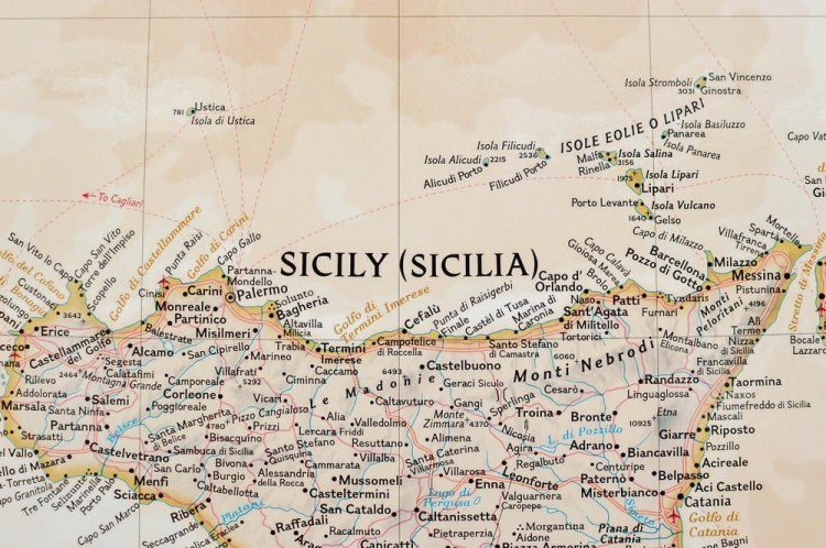 Włochy 1:1 765 000. Mapa ekskluzywna w ramie drewnianej. Wydawnictwa: National Geographic. Fragment 2