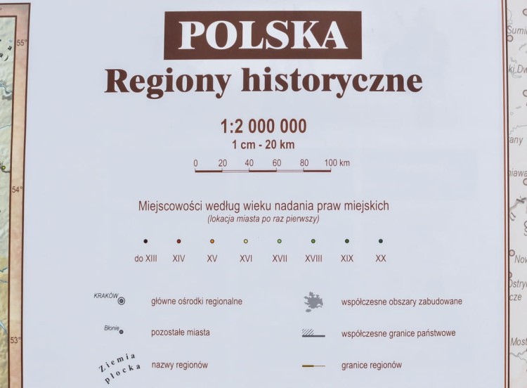 Polska. Regiony historyczne / Poczet królów i książąt polskich. Mapa ścienna. Fragment 1