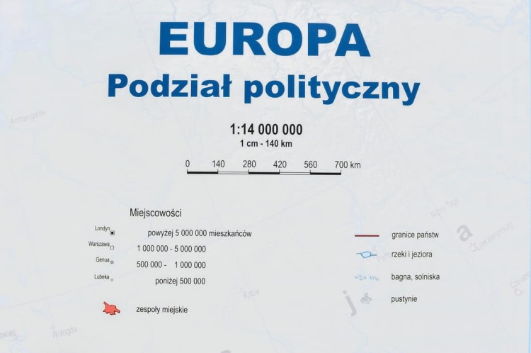 Europa. Mapa polityczna i fizyczna. Mapa ścienna. Fragment 10