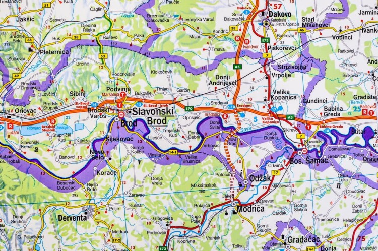 Chorwacja, Słowenia, Bośnia i Hercegowina. Mapa fizyczno-drogowa w wersji do wpinania wydawnictwa Freytag & Berndt. Fragment 9