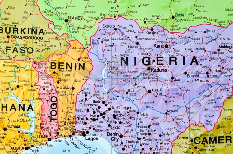 Afryka 1:8 000 000. Mapa polityczna w ramie drewnianej wydawnictwa Maps International. Fragment 2