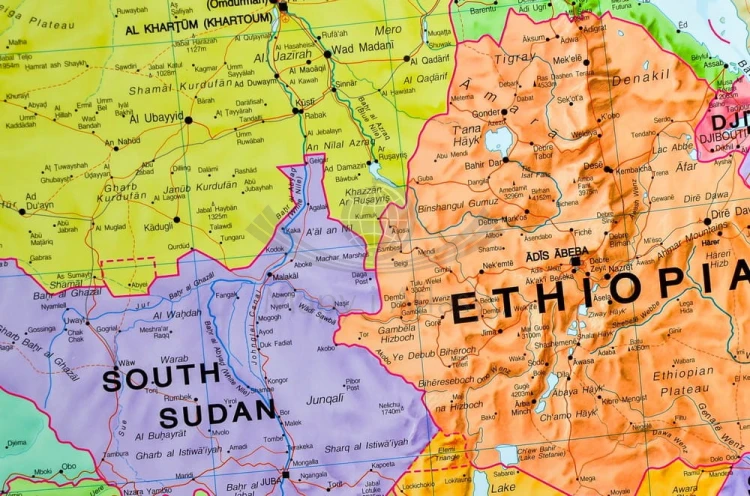 Afryka 1:8 000 000. Mapa polityczna w ramie drewnianej wydawnictwa Maps International. Fragment 3