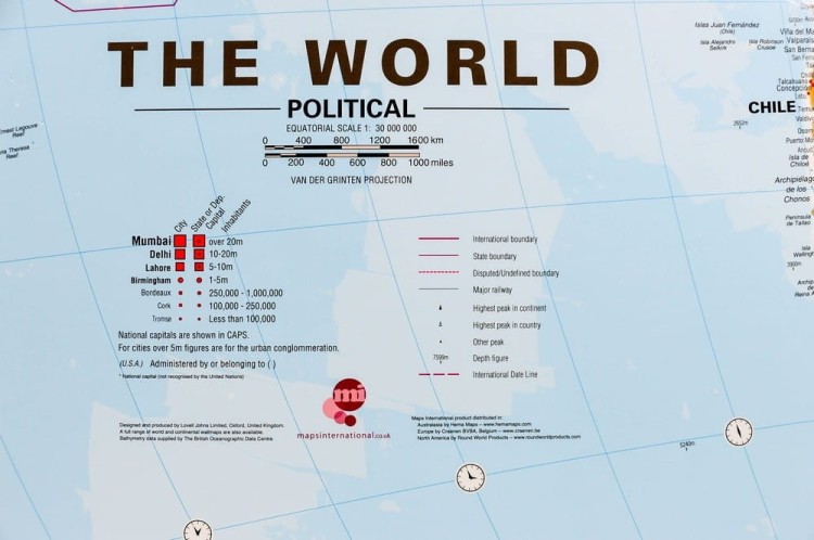 Świat 1:30 000 000. Mapa ścienna polityczna z flagami wydawnictwa Maps International. Legenda