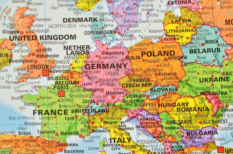 Świat 1:20 000 000. Mapa polityczna w wersji magnetycznej wydawnictwa Maps International. Fragment 2