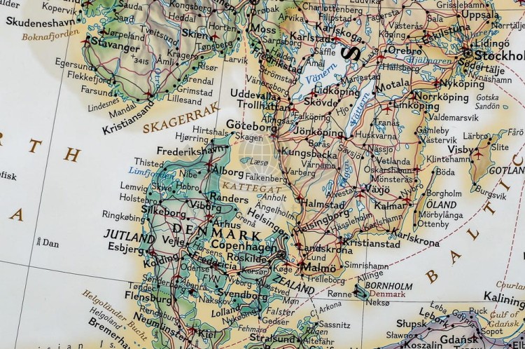 Europa 1:5 419 000. Mapa ekskluzywna w ramie drewnianej. Wydawnictwo: National Geographic. Fragment 2