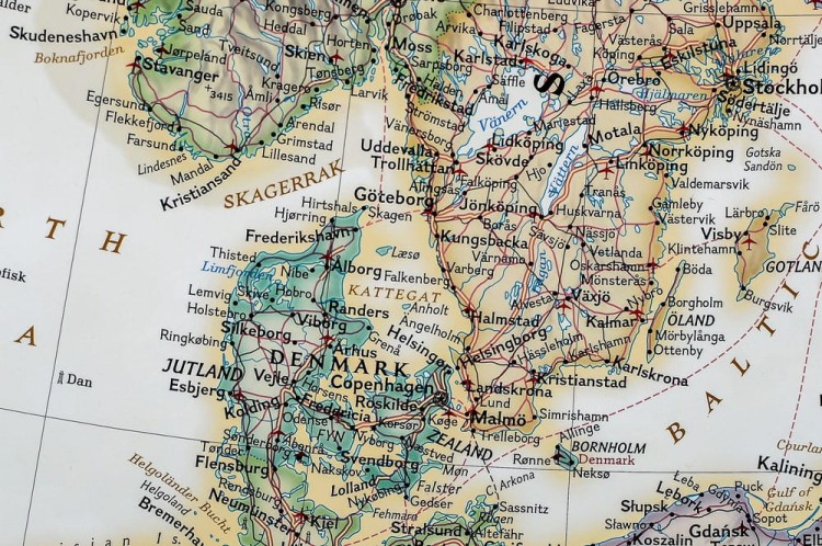 Europa 1:5 419 000. Mapa ekskluzywna w wersji do wpinania. Wydawnictwo: National Geographic. Fragment 2