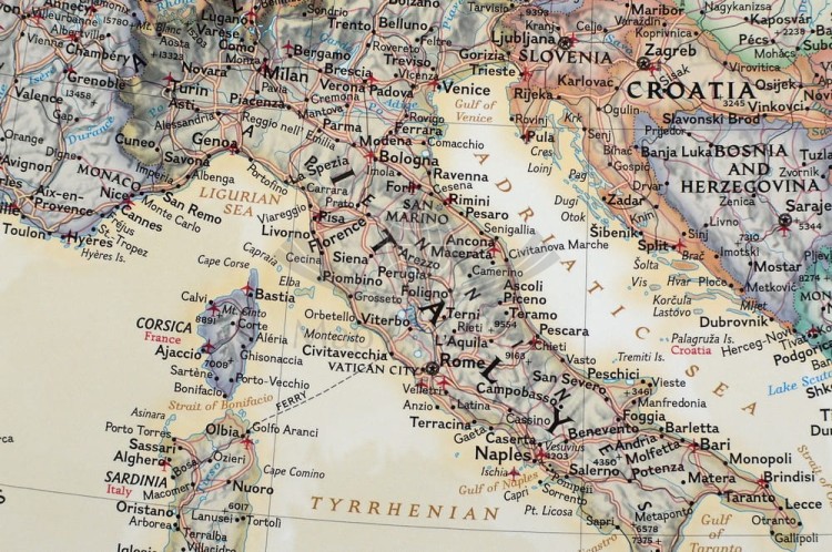 Europa 1:8 425 000. Mapa ekskluzywna w ramie drewnianej. Wydawnictwo: National Geographic. Fragment 2