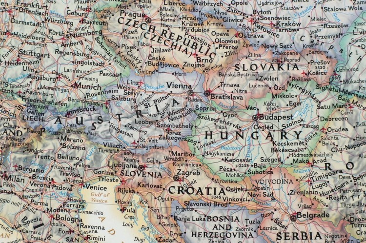 Europa 1:8 425 000. Mapa ekskluzywna w ramie drewnianej. Wydawnictwo: National Geographic. Fragment 5