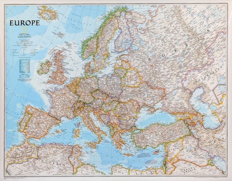 Europa 1:8 399 000. Mapa polityczna w ramie drewnianej. Wydawnictwo: National Geographic