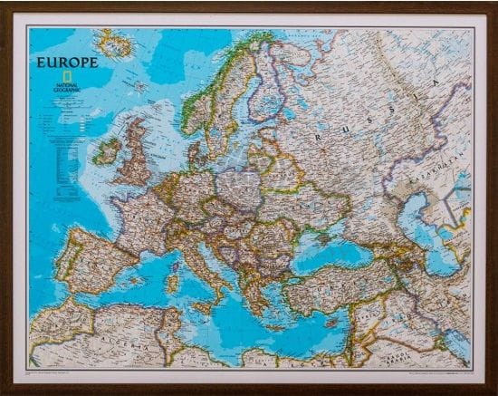 Europa 1:8 399 000. Mapa polityczna w ramie drewnianej. Wydawnictwo: National Geographic