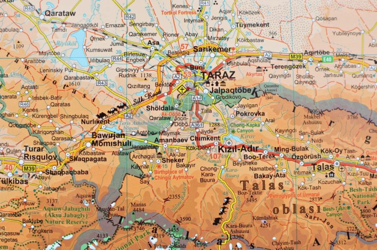 Uzbekistan 1:1 300 000. Mapa ścienna fizyczno-drogowa wydawnictwa Gizi Map. Fragment 4