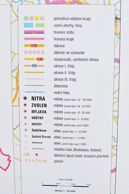 Słowacja 1:320 000. Mapa ścienna kodowo-drogowa. Legenda