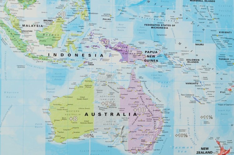 Świat 1:30 000 000. Strefy czasowe. Mapa ścienna polityczna. Fragment 5