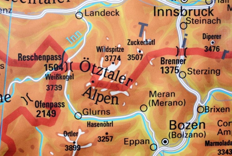 Kraje niemieckojęzyczne. Niemcy, Austria, Szwajcaria. Mapa ścienna fizyczna. Drewniane półwałki. Wydawnictwo: Stiefel. Fragment 3