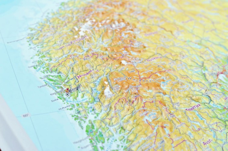 Skandynawia 1:2 800 000. Fizyczna mapa 3D, plastyczna (trójwymiarowa). Producent: Georelie. Fragment 4