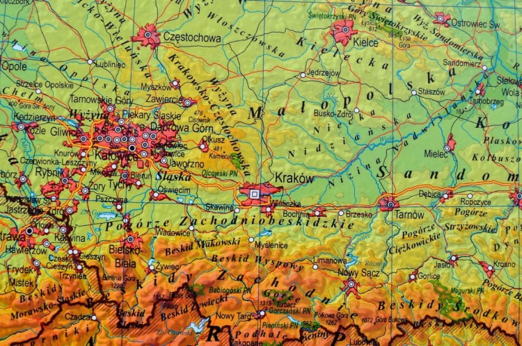 Polska. Mapa fizyczna i administracyjna. Dwustronna mapa ścienna . Strona fizyczna - fragment