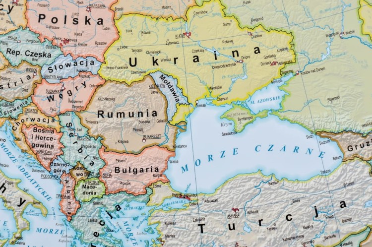 Europa. Mapa polityczna i fizyczna. Dwustronna mapa ścienna. Strona polityczna - fragment