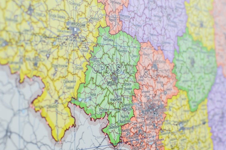 Polska. Mapa fizyczna i administracyjna. Dwustronna podkładka na biurko. Strona administracyjna - fragment 2
