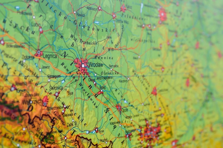 Polska. Mapa fizyczna i administracyjna. Dwustronna podkładka na biurko. Strona fizyczna - fragment 2