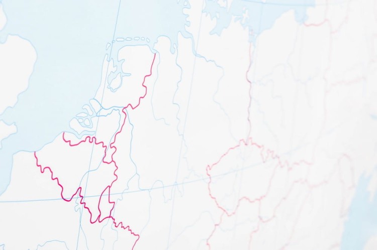 Europa 1:4 000 000. Mapa ścienna konturowa (do ćwiczeń) wydawnictwa Meridian. Fragment 8