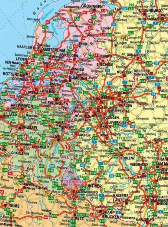 Europa 1:4 000 000. Laminowana mapa samochodowa wydawnictwa ExpressMap. Fragment 1