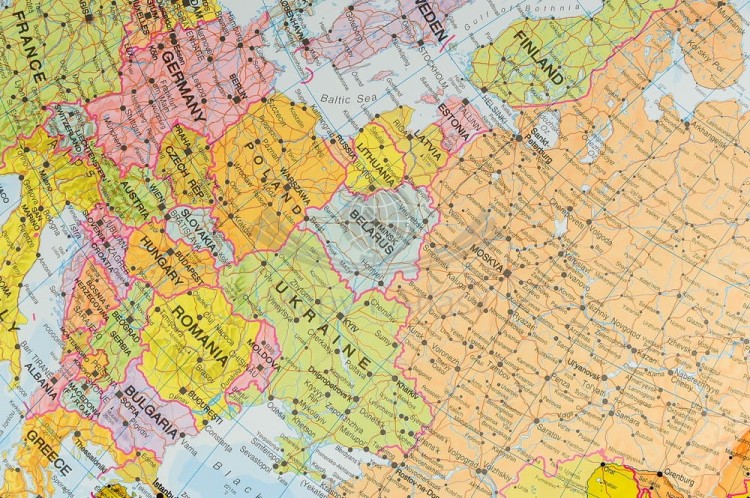 Azja 1:11 000 000. Mapa polityczna w ramie drewnianej wydawnictwa Maps International. Fragment 5