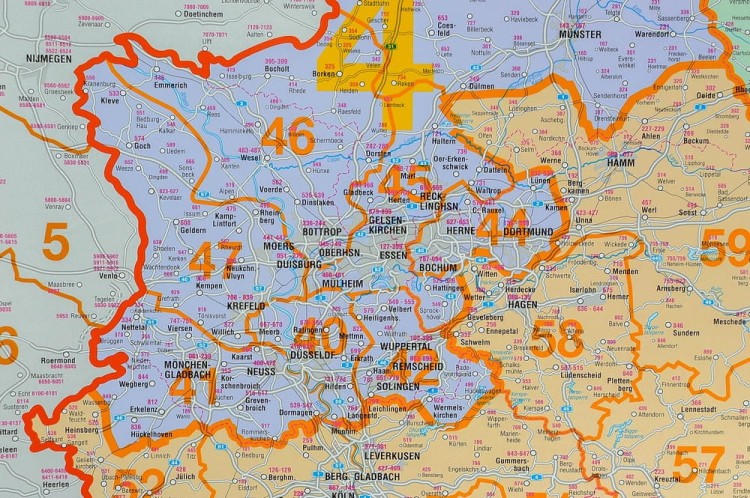 Niemcy 1:750 000. Mapa ścienna administracyjna z kodami pocztowymi. Wydawnictwo: Stiefel. Fragment 4