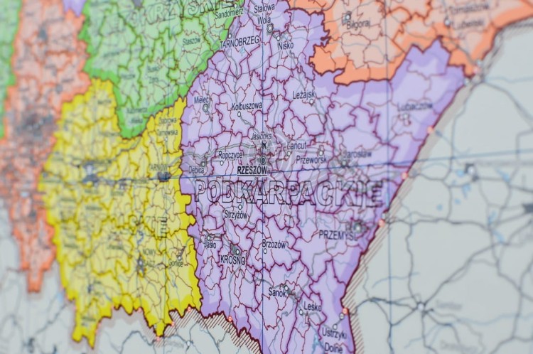 Polska. Mapa fizyczna i administracyjna. Podkładka na biurko. Fragment 8