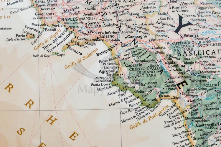 Włochy 1:1 765 000. Mapa ekskluzywna. Wersja magnetyczna. Wydawnictwa: National Geographic. Fragment 1