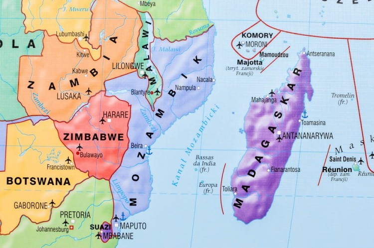Świat 1:26 000 000. Dwustronna mapa ścienna wydawnictwa Meridian. Polityczna. Fragment 3