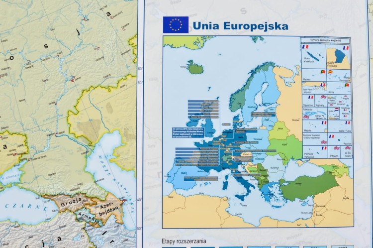 Europa. Mapa polityczna i fizyczna. Mapa ścienna. Fragment 11