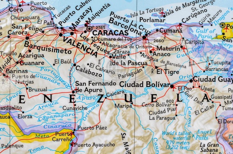 Ameryka Południowa. Mapa polityczna w ramie drewnianej. Wydawnictwo: National Geographic. Fragment 1